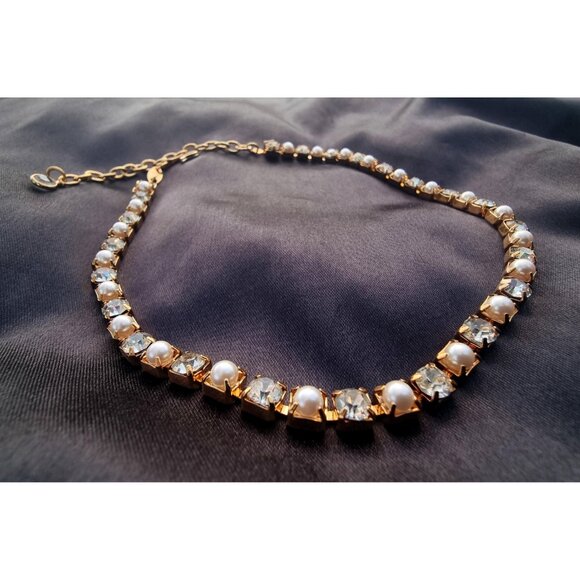 Vintage TRIFARI Gold Tone Clear Rhinestones and Faux Pearls Necklace - Picture 2 of 5